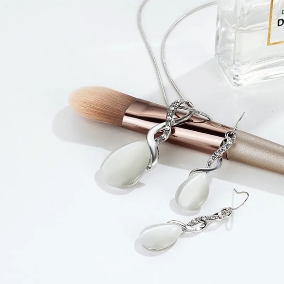 Handmade White Opal w/ Signity Stones 925 Silver Pendant Necklace & Earring Set - Picture 3 of 4